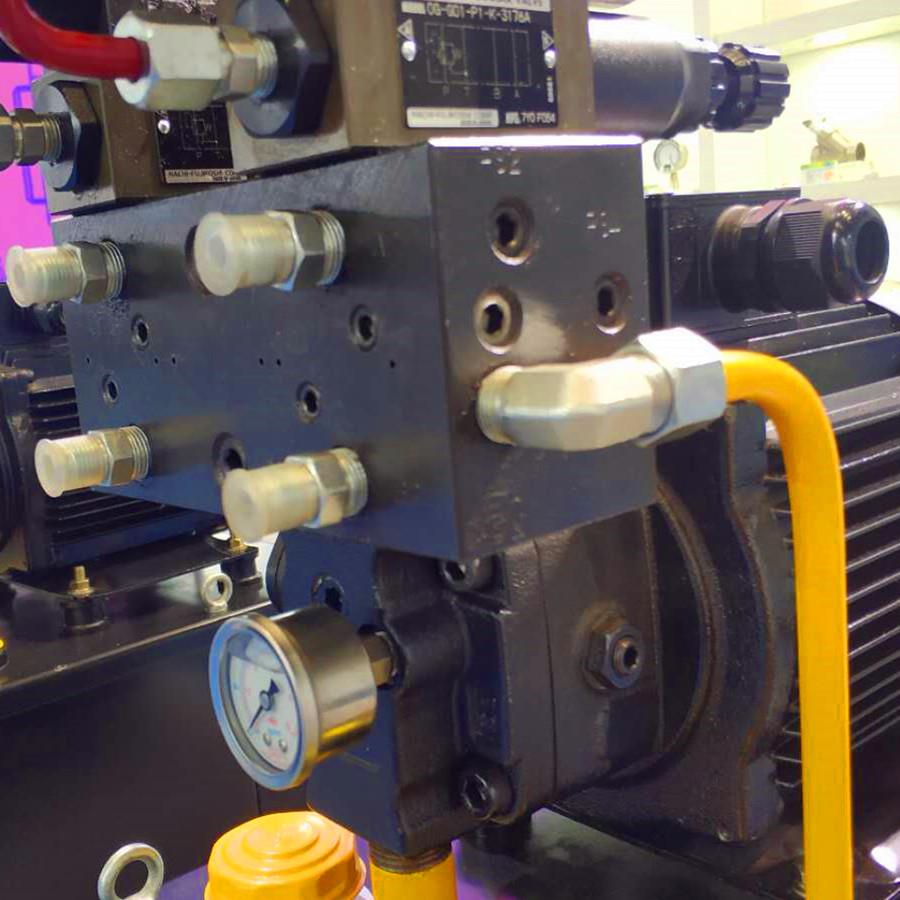 JIC hidraulik kelengkapan dipasang ke stesen hidraulik JIC hydraulic fittings assemblied to hydraulic stations